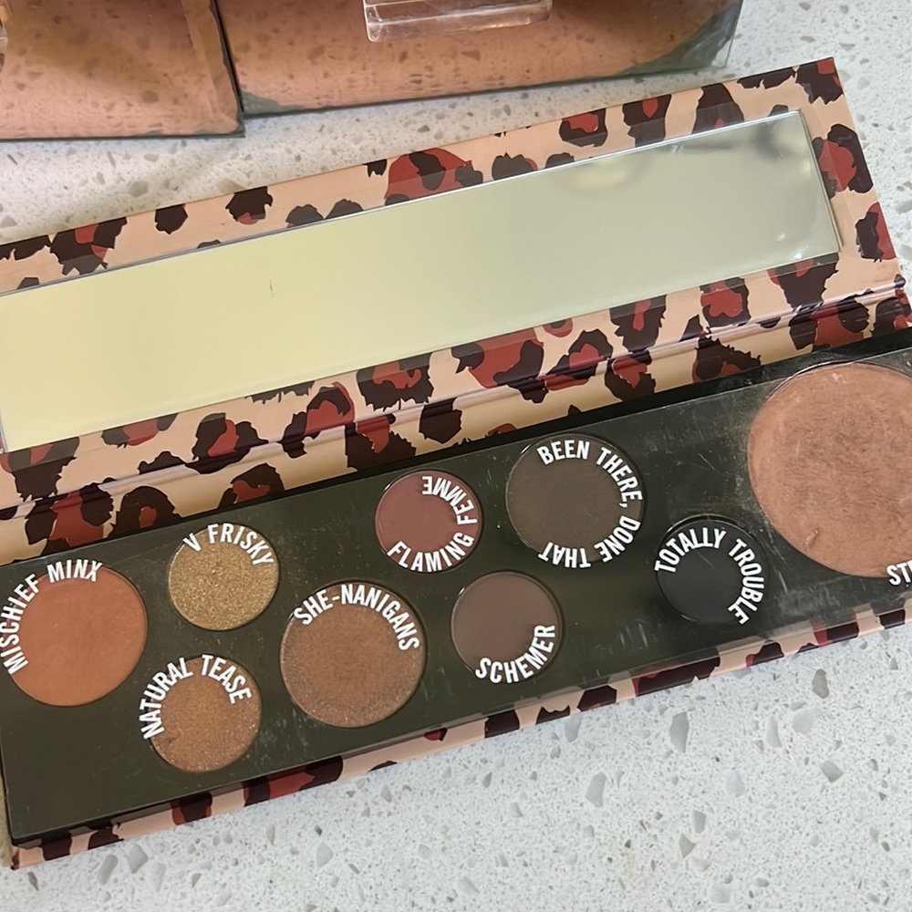 MAC Mischief Minx Eyeshadow platter